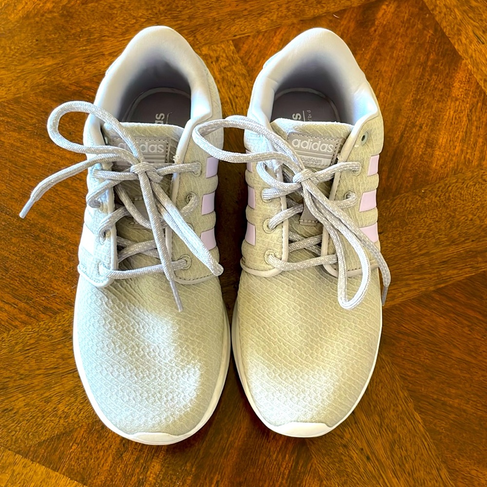 Adidas memory foam women’s shoe size 7 1/2